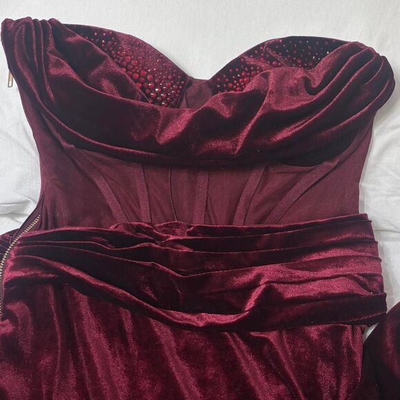 FASHION NOVA NWT Medium Velvet Formal Embellished Women's Maroon Wine Red Dress - Picture 3 of 5